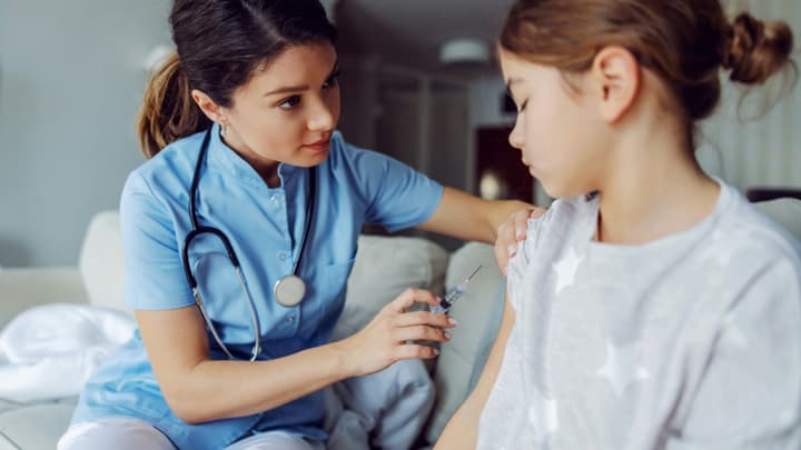 Czym grozi rosnąca liczba rezygnacji ze szczepienia dzieci?