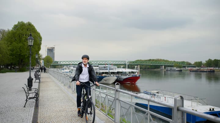 Rower na chodniku