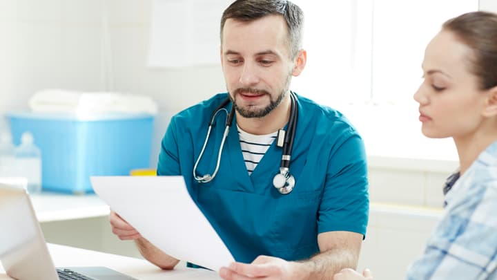 Koszt badań medycyny pracy - aktualne ceny i od czego zależą