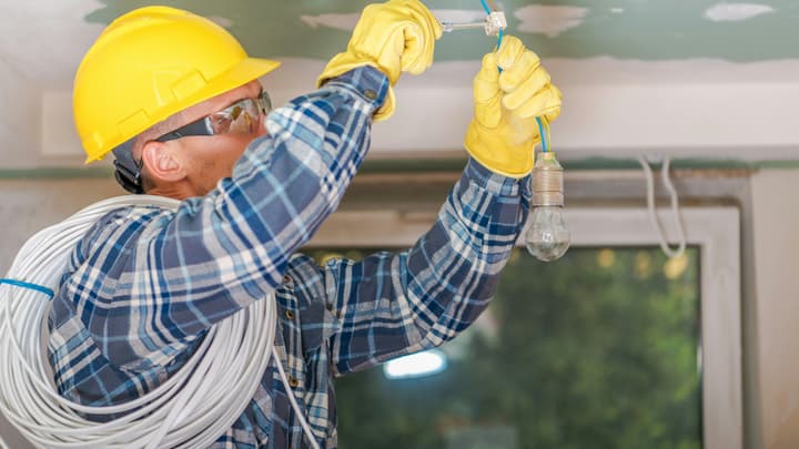 Medycyna pracy w energetyce - wymogi bezpieczeństwa i badania