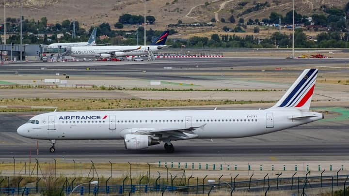 Crit'Air Francja 2026 — co po likwidacji ZFE i jak kupić plakietkę ekologiczną