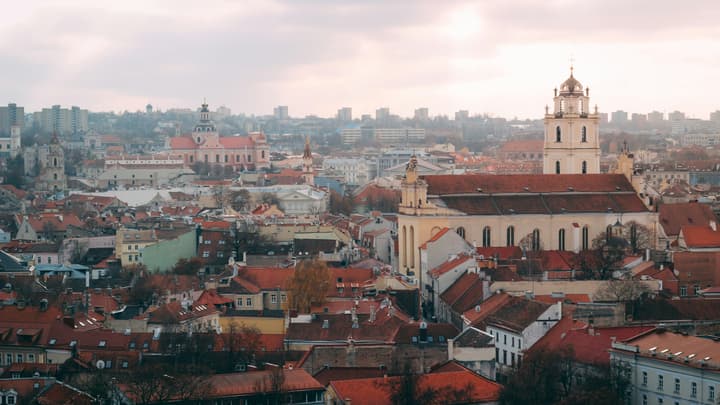 Opłaty drogowe na Litwie 2026 — osobowe za darmo, e-winieta dla ciężarówek i busów