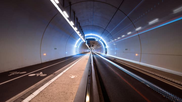 Tunel Wielkiego Świętego Bernarda 2026 — opłaty, OC i trasa Szwajcaria–Włochy