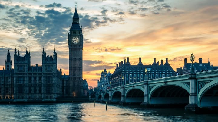 ULEZ Londyn 2026 — ile kosztuje, normy emisji i jak zapłacić polskim autem