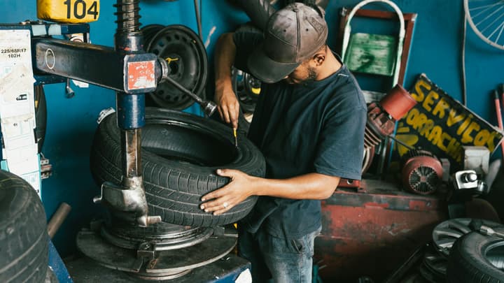 Wymiana opon – jak dokonać wyboru i na co zwracać uwagę?