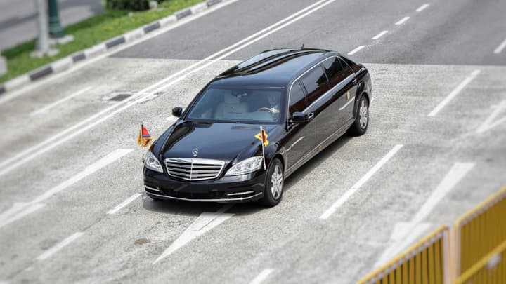 Niebieskie tablice rejestracyjne – co oznaczają? W jakich krajach są używane?