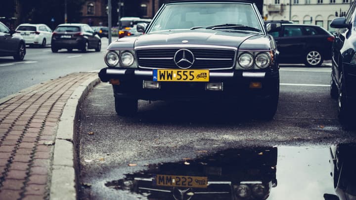 Żółte tablice rejestracyjne – ile lat musi mieć auto? Jakie są wymogi?