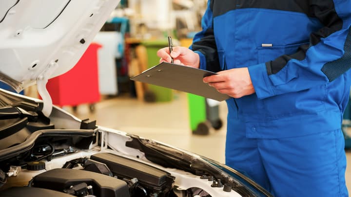 Wariant kosztorysowy AC – co to jest i jakie są jego warunki?