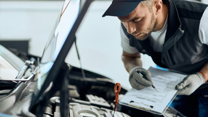 Brak przeglądu a wypłata odszkodowania z polisy OC i AC