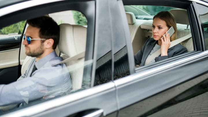 Samochód zastępczy z AC lub OC – kiedy można go uzyskać?