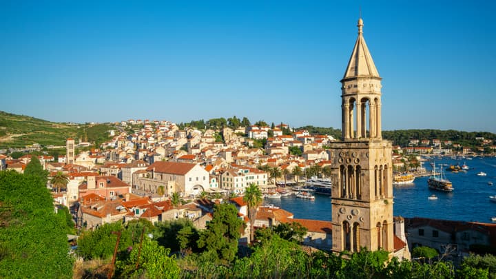 Hvar — kompletny przewodnik po wyspie lawendy, imprez i szyku (2026)