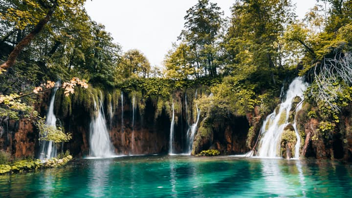 Jeziora Plitwickie 2026 — bilety, trasy i wszystko, co musisz wiedzieć przed wyjazdem