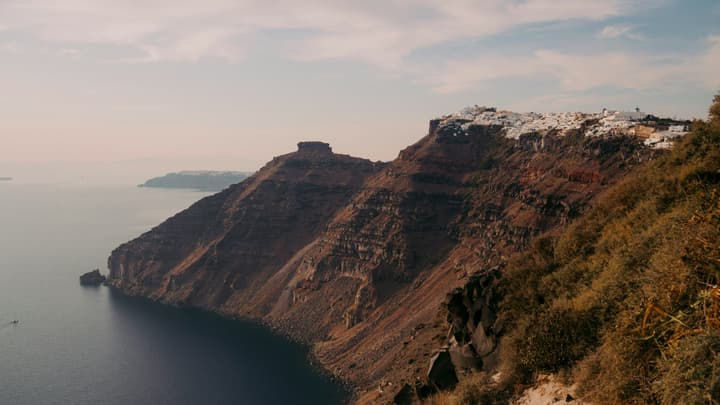 Kaldera Santorini — przewodnik po widokach, rejsach i zachodach słońca