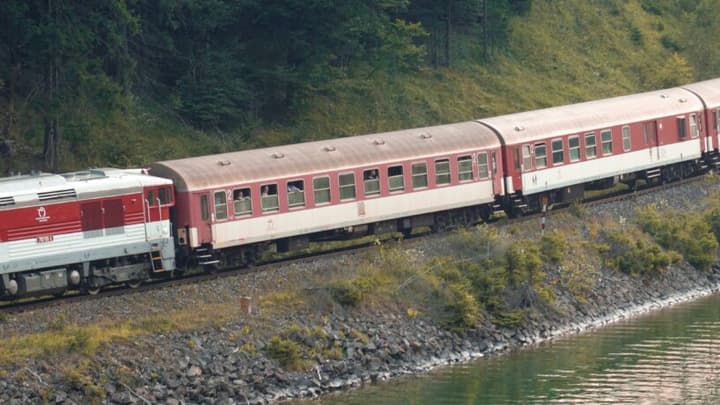 Opóźnienie pociągu a odszkodowanie – czy można liczyć na rekompensatę?