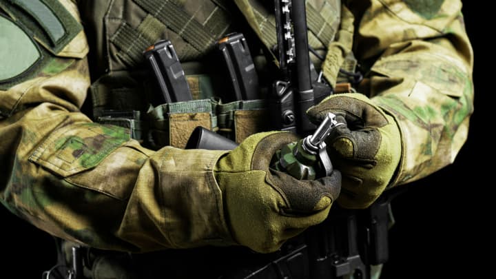 Czy ubezpieczenie turystyczne chroni przed aktami terroryzmu i innymi podobnymi zagrożeniami?